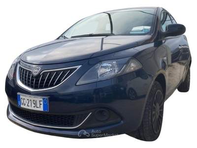 Lancia Ypsilon 1.0 FireFly 5 porte S&S Hybrid Ecochic Gold Blu/Azzurro usata Oderzo