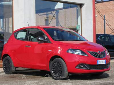 Lancia Ypsilon 1.0 firefly hybrid Silver s&s 70cv Rosso usata Bologna