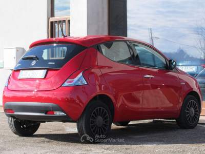 Lancia Ypsilon 1.0 firefly hybrid Silver s&s 70cv Rosso usata Bologna