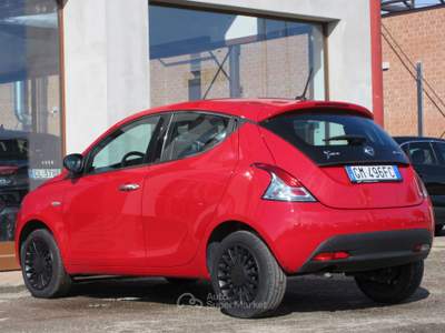 Lancia Ypsilon 1.0 firefly hybrid Silver s&s 70cv Rosso usata Bologna