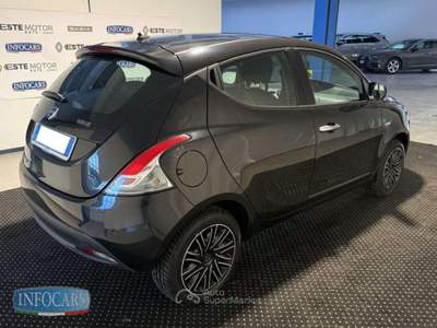 Lancia Ypsilon 1.0 FireFly 70 CV Hybrid Gold - PROMO Nero usata Este