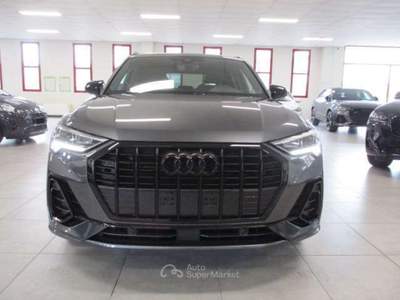 Audi Q3 Q3 SUV 35 Identity Black 2.0 TDI 150CV S-Tronic Grigio usata Fossano