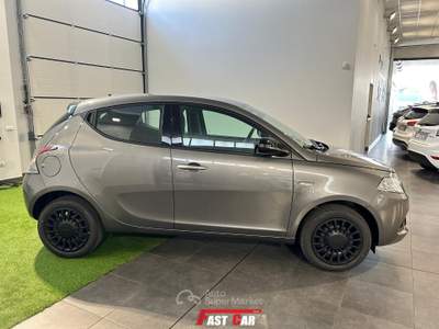Lancia Ypsilon 1.0 FireFly 70cv Hybrid Silver Grigio usata Cesena