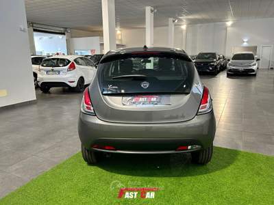 Lancia Ypsilon 1.0 FireFly 70cv Hybrid Silver Grigio usata Occhiobello