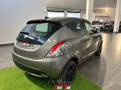 Lancia Ypsilon 1.0 FireFly 70cv Hybrid Silver Grigio usata Occhiobello