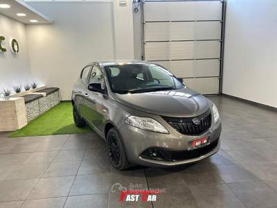 Lancia Ypsilon 1.0 FireFly 70cv Hybrid Silver Grigio usata Occhiobello