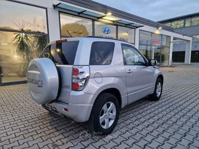 Suzuki Grand Vitara Grand Vitara 1.9 DDiS 3 porte Offroad Argento usata Faenza