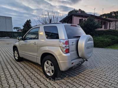 Suzuki Grand Vitara Grand Vitara 1.9 DDiS 3 porte Offroad Argento usata Faenza