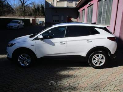 Opel Grandland 1.5 diesel Ecotec Start&Stop aut. Business Ed. Bianco usata VILLASANTA