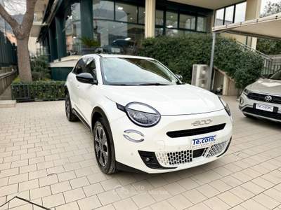 Fiat 600 1.2 hybrid La Prima 110cv auto uff Fiat KM ZERO Bianco usata Santa Maria a Vico