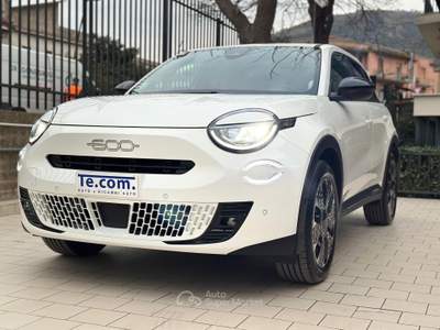 Fiat 600 1.2 hybrid La Prima 110cv auto uff Fiat KM ZERO Bianco usata Santa Maria a Vico