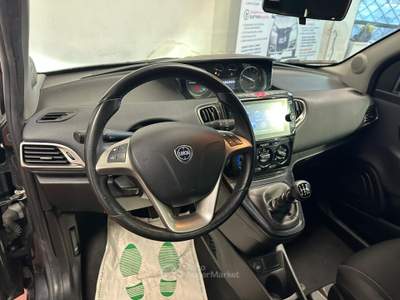 Lancia Ypsilon ADATTA A NEOPATENTATI Nero usata Roma
