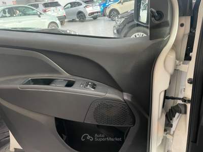 Fiat Doblò Doblo 1.6 MJT 105CV S&S PC-TN Cargo Lounge 3 Posti Bianco usata Gozzano