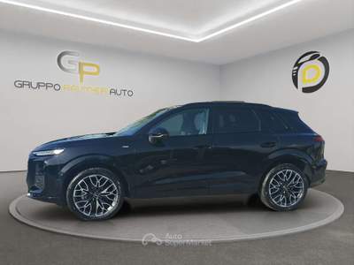 Audi Q3 NEW MODEL Q3 35 2.0 tdi Identity Black s-tronic Nero usata Pompei