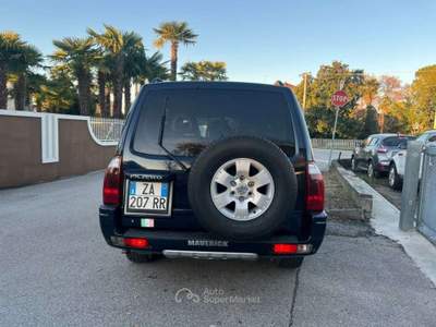 Mitsubishi Pajero 3.2 16V DI-D 5p. GLX 7 Posti Automatico Blu/Azzurro usata Rivignano Teor