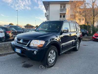 Mitsubishi Pajero 3.2 16V DI-D 5p. GLX 7 Posti Automatico Blu/Azzurro usata Rivignano Teor