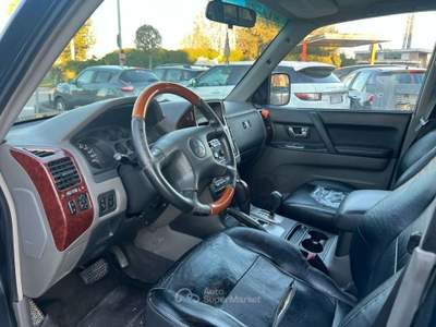 Mitsubishi Pajero 3.2 16V DI-D 5p. GLX 7 Posti Automatico Blu/Azzurro usata Rivignano Teor