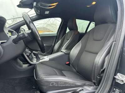 Volvo V60 Cross Country D3 Geartronic Momentum Nero usata Rivignano Teor