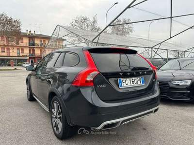 Volvo V60 Cross Country D3 Geartronic Momentum Nero usata Rivignano Teor