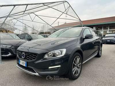 Volvo V60 Cross Country D3 Geartronic Momentum Nero usata Rivignano Teor