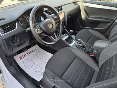 Skoda Octavia 1.6 TDI SCR 115 CV Wagon Executive Bianco usata Lavis