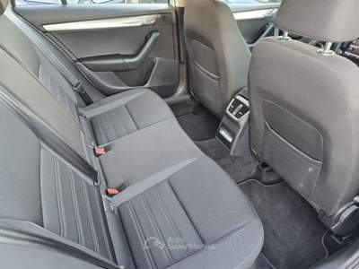Skoda Octavia 1.6 TDI SCR 115 CV Wagon Executive Bianco usata Lavis