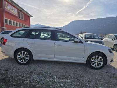 Skoda Octavia 1.6 TDI SCR 115 CV Wagon Executive Bianco usata Lavis