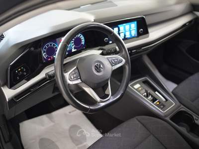 Volkswagen Golf 1.0 eTSI EVO DSG Life Rosso usata Pozzuoli