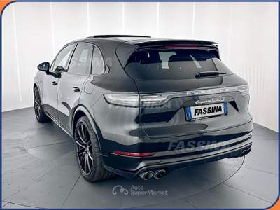 Porsche Cayenne Cayenne 4.0 V8 Turbo S E-Hybrid Nero usata Milano