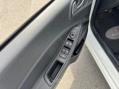 Hyundai i20 1.1 CRDi 75cv Style Bianco usata San Giuseppe Vesuviano