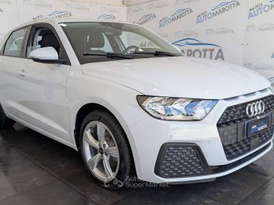 Audi A1 30 1.0 tfsi Admired Advanced 110cv s-tronic Bianco usata Limatola