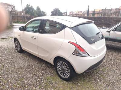 Lancia Ypsilon 5p Platinum Bianco usata Calci