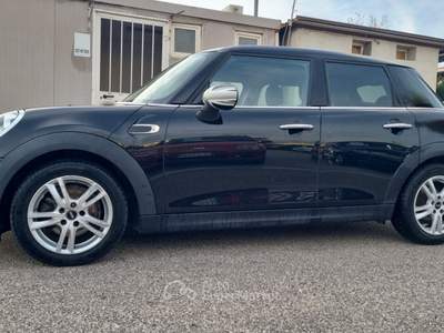 MINI 1.5 Cooper D Hype 5 1.2 One 5 porte-75CV-55KW-BENZINA-EURO6- Nero usata San Giuseppe Vesuviano