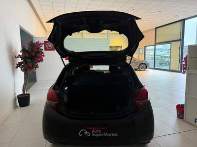 Peugeot 208 Peugeot 208 1.5 Allure Nero usata Occhiobello