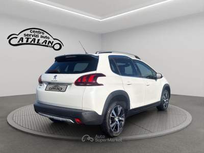 Peugeot 2008 BlueHDi 100 Black Matt Bianco usata Maniace