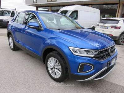 Volkswagen T-Roc 1.0 TSI Life Blu/Azzurro usata Tolentino