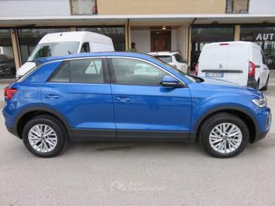 Volkswagen T-Roc 1.0 TSI Life Blu/Azzurro usata Tolentino