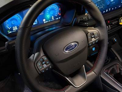 Ford Focus Hybrid 125 CV 5p. ST-Line X Nero usata Bari