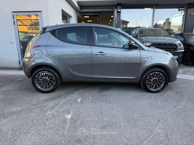 Lancia Ypsilon 1.0 FireFly 5 porte S&S Hybrid Platino Grigio usata Varedo