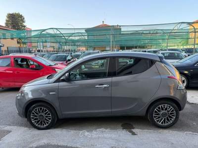 Lancia Ypsilon 1.0 FireFly 5 porte S&S Hybrid Platino Grigio usata Varedo
