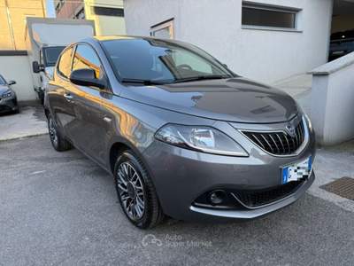 Lancia Ypsilon 1.0 FireFly 5 porte S&S Hybrid Platino Grigio usata Varedo
