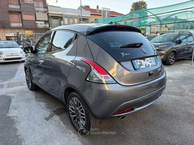 Lancia Ypsilon 1.0 FireFly 5 porte S&S Hybrid Platino Grigio usata Varedo