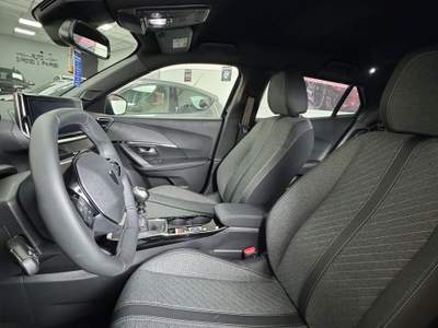 Peugeot 2008 PEUGEOT 2008 BENZINA Nero usata Sant'Antimo