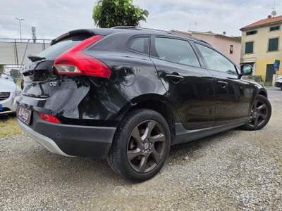 Volvo V40  Cross Country 1.6 d2 Momentum Nero usata Agliana
