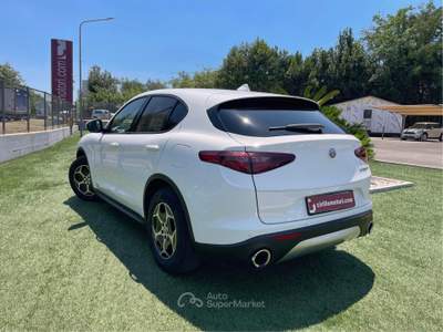 Alfa Romeo Stelvio AT8 RWD Business Bianco usata Calvi Risorta