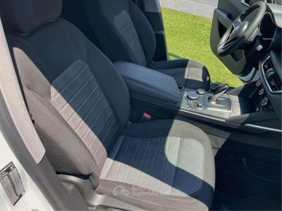 Alfa Romeo Stelvio AT8 RWD Business Bianco usata Calvi Risorta