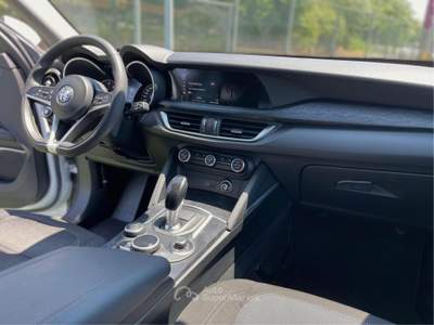 Alfa Romeo Stelvio AT8 RWD Business Bianco usata Calvi Risorta