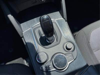 Alfa Romeo Stelvio AT8 RWD Business Bianco usata Calvi Risorta