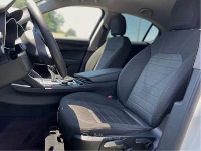 Alfa Romeo Stelvio AT8 RWD Business Bianco usata Calvi Risorta