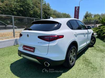 Alfa Romeo Stelvio AT8 RWD Business Bianco usata Calvi Risorta